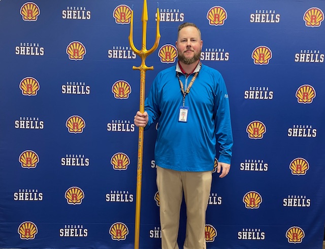 DandurandJason's tweet photo. The Madison County Historical Society announced that RHS social science teachers, Suze Gibson &amp; Logan Ridneour have been recognized as a MCHS Teaching Fellow. Both teachers were awarded this distinction for enriching their teaching &amp; making history come alive for their students! https://t.co/vq565M4RWO