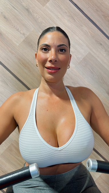 Ya se termin&oacute; de entrenar ! #azucaralejandra #DiaMundialDeLaPoesia #Jueves #BuenJueves #Mexico #floresamarillas<a href="/tag/azucaralejandra"class="tags">#azucaralejandra</a><a href="/tag/diamundialdelapoesia"class="tags">#DiaMundialDeLaPoesia</a><a href="/tag/mexico"class="tags"><span>#mexico</span></a><a href="/tag/jueves"class="tags"><span>#jueves</span></a><a href="/tag/buenjueves"class="tags"><span>#buenjueves</span></a><a href="/tag/floresamarillas"class="tags"><span>#floresamarillas</span></a>