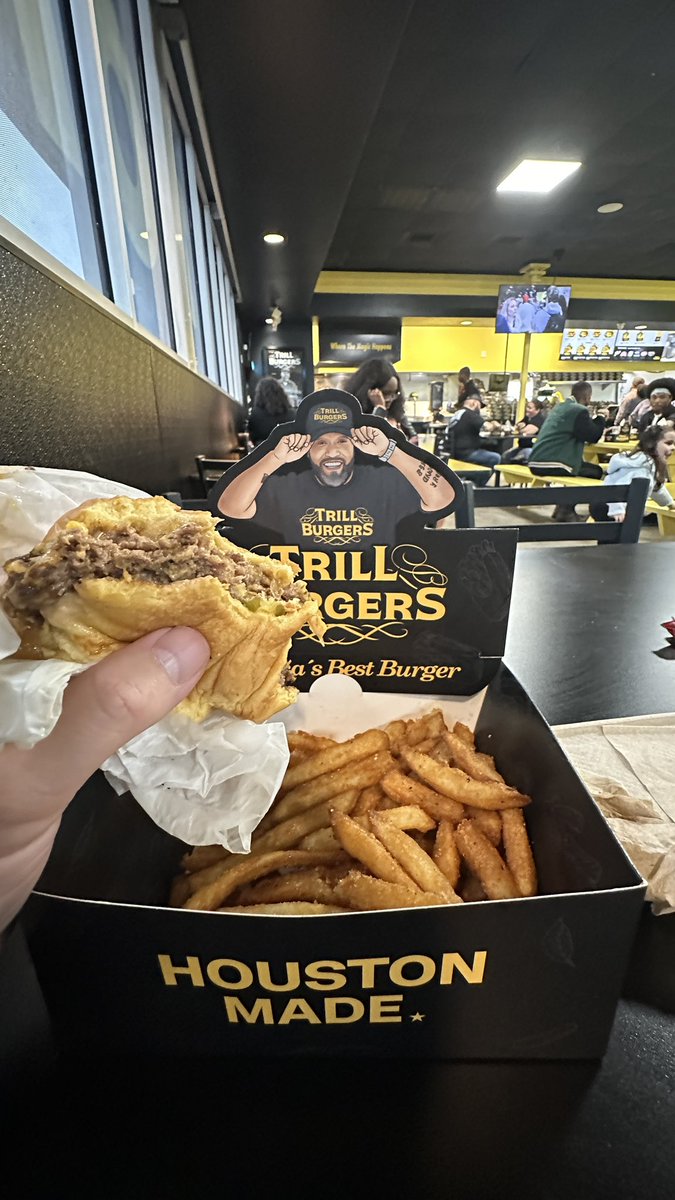 Case closed. I’ve been to a lot of places, I’ve had a fair amount of burgers - this one is officially the best burger in the business of burgers. @trillburgers 🍔