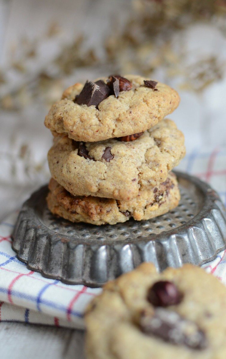 #Recette via #humcasentbon Cookies noisettes et chocolat 👉humcasentbon.over-blog.com/2024/03/cookie… #cookie #chocolat #noisette #desserts #patisserie #food #yummy #gourmandise