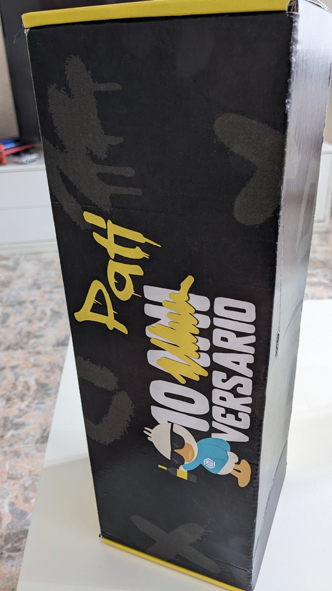 sergioks_com's tweet photo. Uno tan tranquilo en casa y de repente  llega esto de @RaiolaNetworks.  Gracias 💪
PD: la galleta de chocolate estaba tremenda https://t.co/WcWnrmbnHt