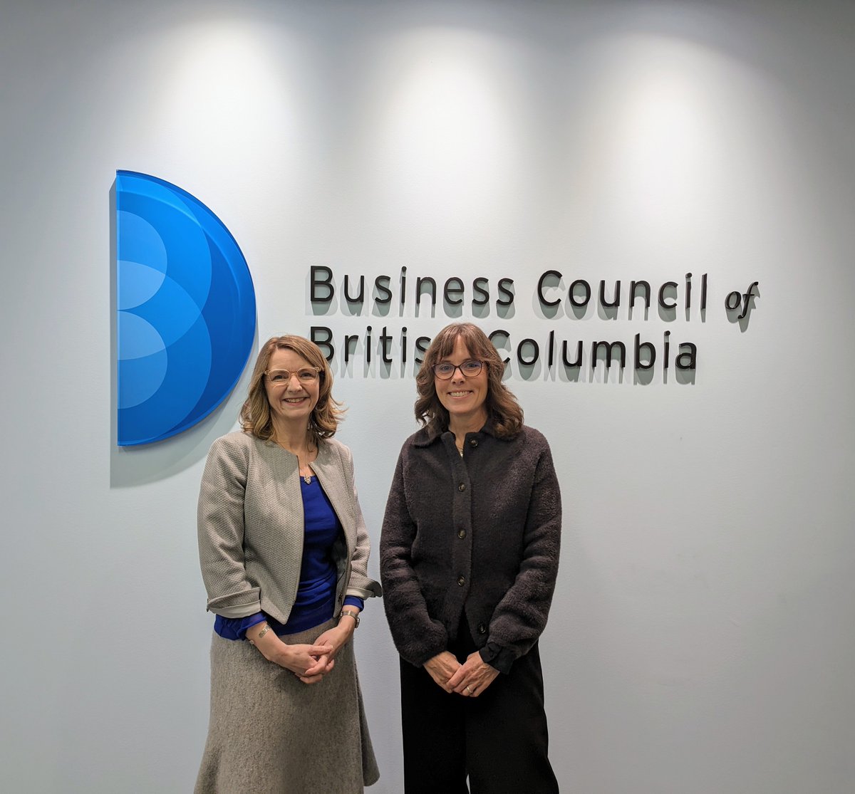 Laura Jones tweet media