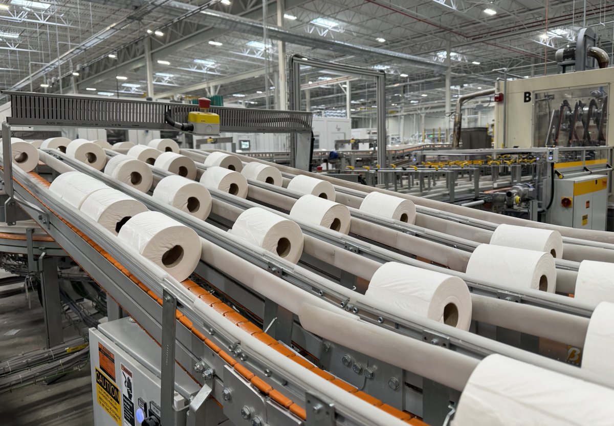 JobsOhio's tweet image. A big day in Circleville celebrating @Sofidelsharing's expansion groundbreaking! They’ve blown their initial job commitments out of the water  - now a 500,000 sq ft expansion and soon employing 600 Ohioans. 🇮🇹🇺🇸 @GovMikeDeWine @P3Progress @CBUSRegion