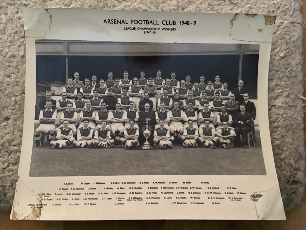 ثريد
لماذا التقليل من ارسنال امر مضحك و فيه جهل كبير لتاريخ ؟
هنا بتحدث عن احد اكبر الفرق في تاريخ كرة القدم
هنا نبذة عن تاريخ [ ارسنال ] 
الفريق الكبير هو الفريق الذي يستمر بتحقيق البطولات
ارسنال يعتبر اقل فريق في تاريخ كرة القدم [ بالدوريات الخمس الكبرى ] غياباً عن تحقيق الدوري