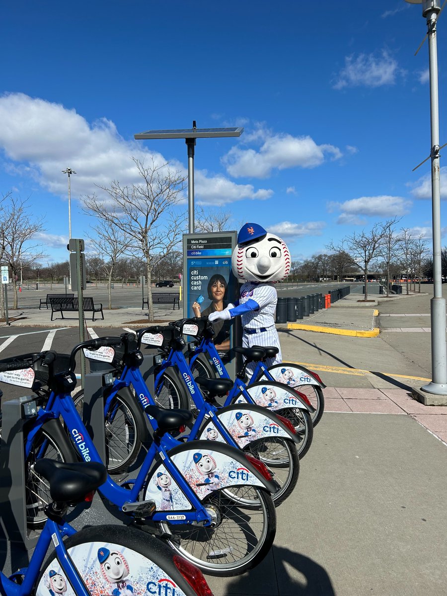 Hey @Mets fans! You have a new way to make your way to @CitiField this year. Today we celebrated our two new stations at the ballpark plus have 100 special Mets Citi Bikes for the occasion. Snap a pic & share with us if you see one! #LGM