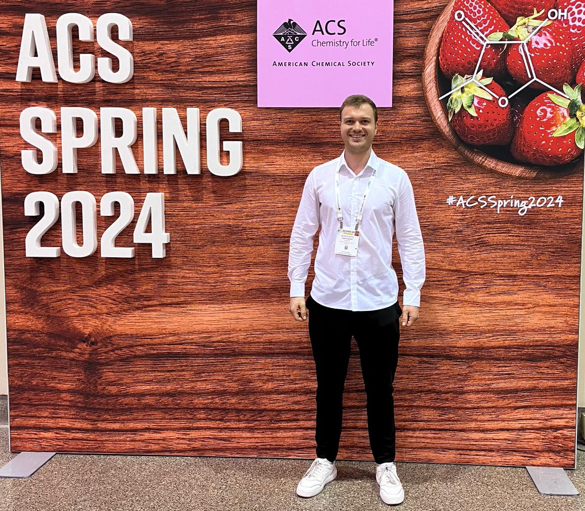 HerresLab's tweet image. Konstantin just presented his research on #coppercomplexes for #ATRP at #ACSSpring2024 ! read online here: pubs.rsc.org/en/content/art… @DaltonTrans 
Moreover he presented new results on teaching #FAIRdata in chemistry @NFDI4Chem !