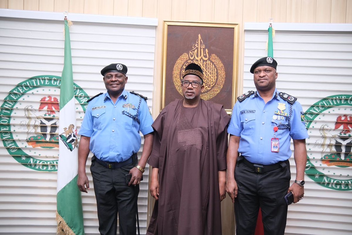 Governor ⁦@SenBalaMohammed⁩ received in audience, the DIG Zone 12 on a courtesy visit. The visit/discussion explored cooperation to improve security and enhance the existing synergy between the ⁦@PoliceNG⁩ and the Bauchi State Government (BASG).