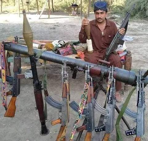 اخر یہ کس طرح مزاق جاری ہے اس ملک میں
 #پولیس_ڈاکو_ہم_نوالہ_ہم_پیالہ