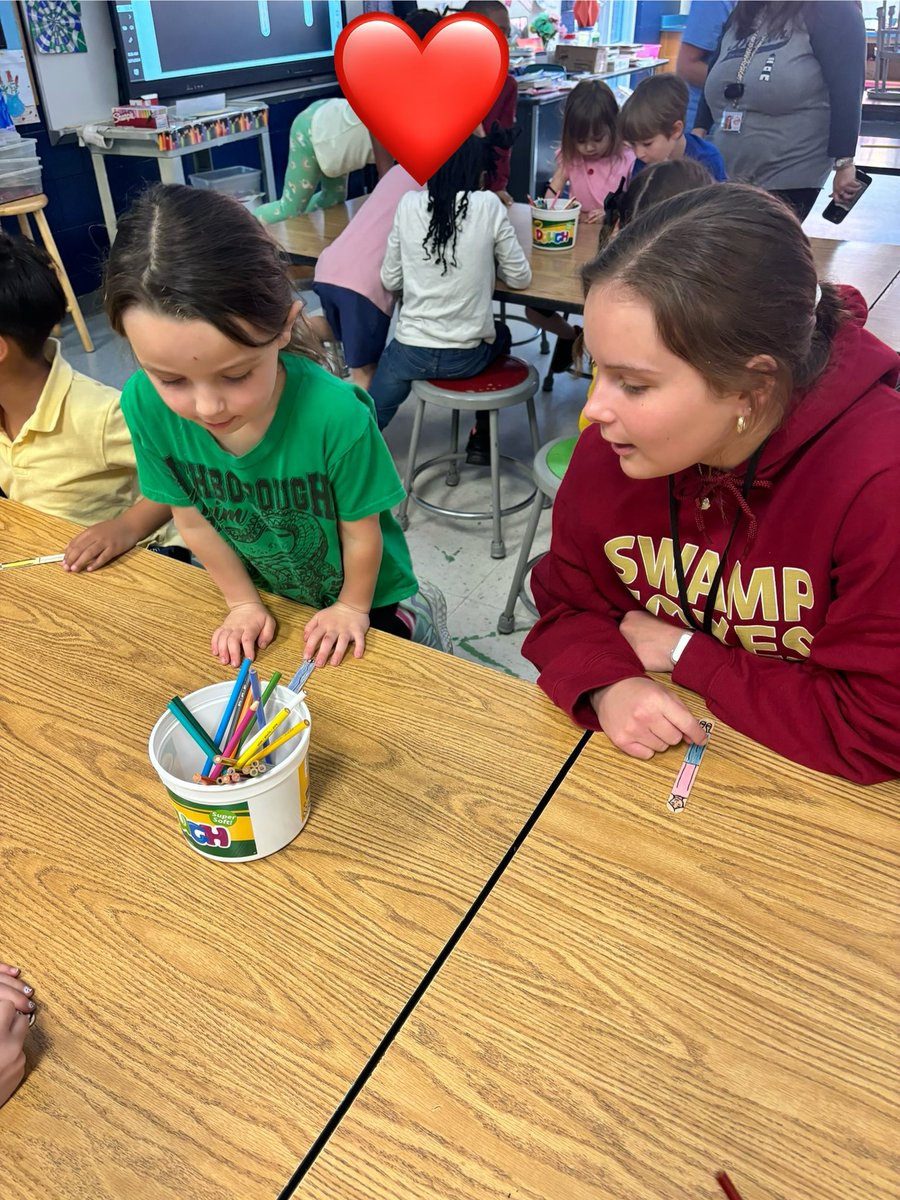 CTEinDD2's tweet image. Loved seeing, Sydney, one of our education youth apprentice students partnering up with her kindergarten class to make popsicle people on this fun field day Thursday #BHES #Beacons @arhsswampfoxes  @teamddtwo @tridenttech @DrHarrisonDD2