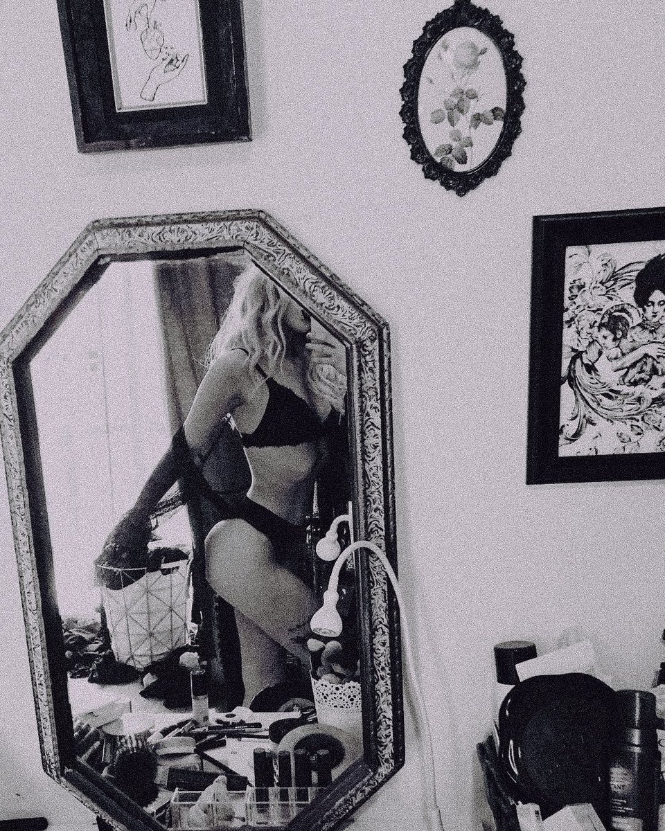 levismors's tweet image. — Blondes have more fun, right?