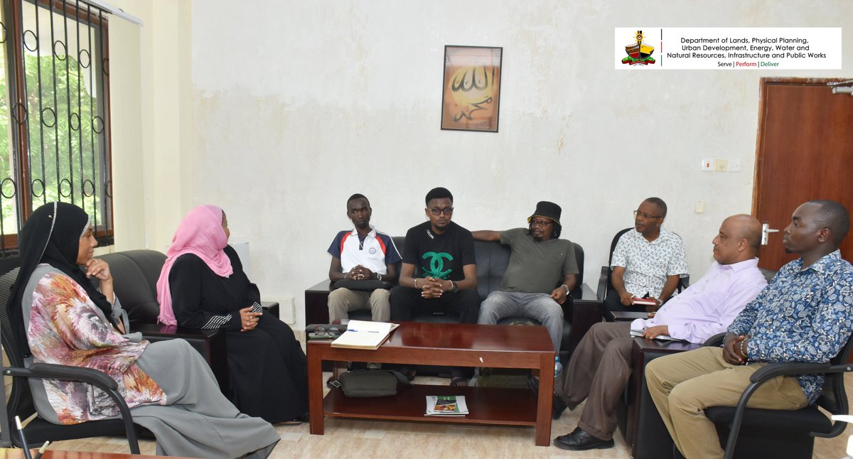 TashrifaAbubak2's tweet photo. This state-of-the-art  tech will revolutionize decision-making and boost administrative  efficiency countywide. Grateful for everyone involved in making this  vision a reality.
 #DigitalTransformation #LamuCounty #GISLab #FAO https://t.co/ZUvfOaqQU7