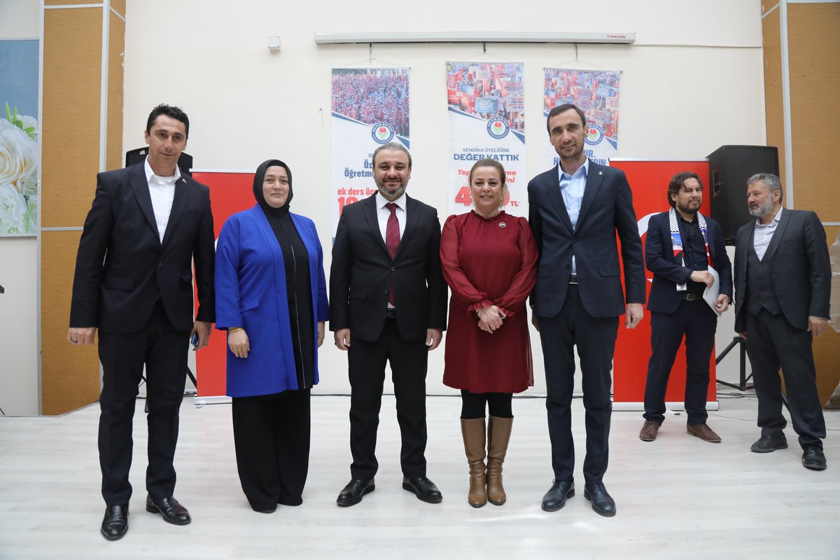 AkKeciorenResmi's tweet photo. İlçe Başkanımız Sn. @AKadirkarapinar ve Belediye Başkan Adayımız Sn. @zafercoktan
Eğitim Bir Sen 3 Nolu Şubesi'nin düzenlediği iftar programına katılım sağladılar. 
Memur-Sen Onursal Genel Başkanı @ahmetgundogdu01, Şube Başkanı @ZahitSahin_ ve yönetim kurulu üyelerine teşekkür ediyoruz. 

#AnkaraKazanacak
#KeçiörenHazır 

@RTErdogan
@hakanhanozcan 
@AkpartiAnkara
@turgutaltinok06 
@EgitimBirSen