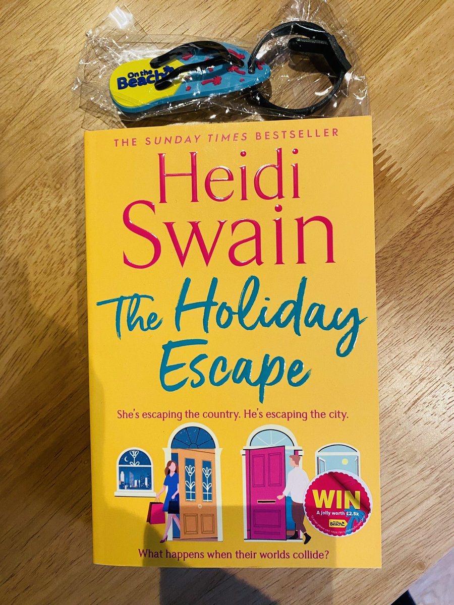 You just can’t beat book post from @BookMinxSJV, especially when it’s the latest book by @Heidi_Swain! #TheHolidayEscape