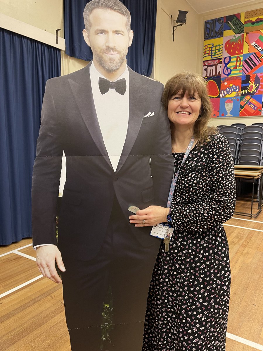 Rock, paper, scissors for one of our full house prizes and Ryan Reynolds won Mrs Marshall! #bingo #fundraising #prom 🕺