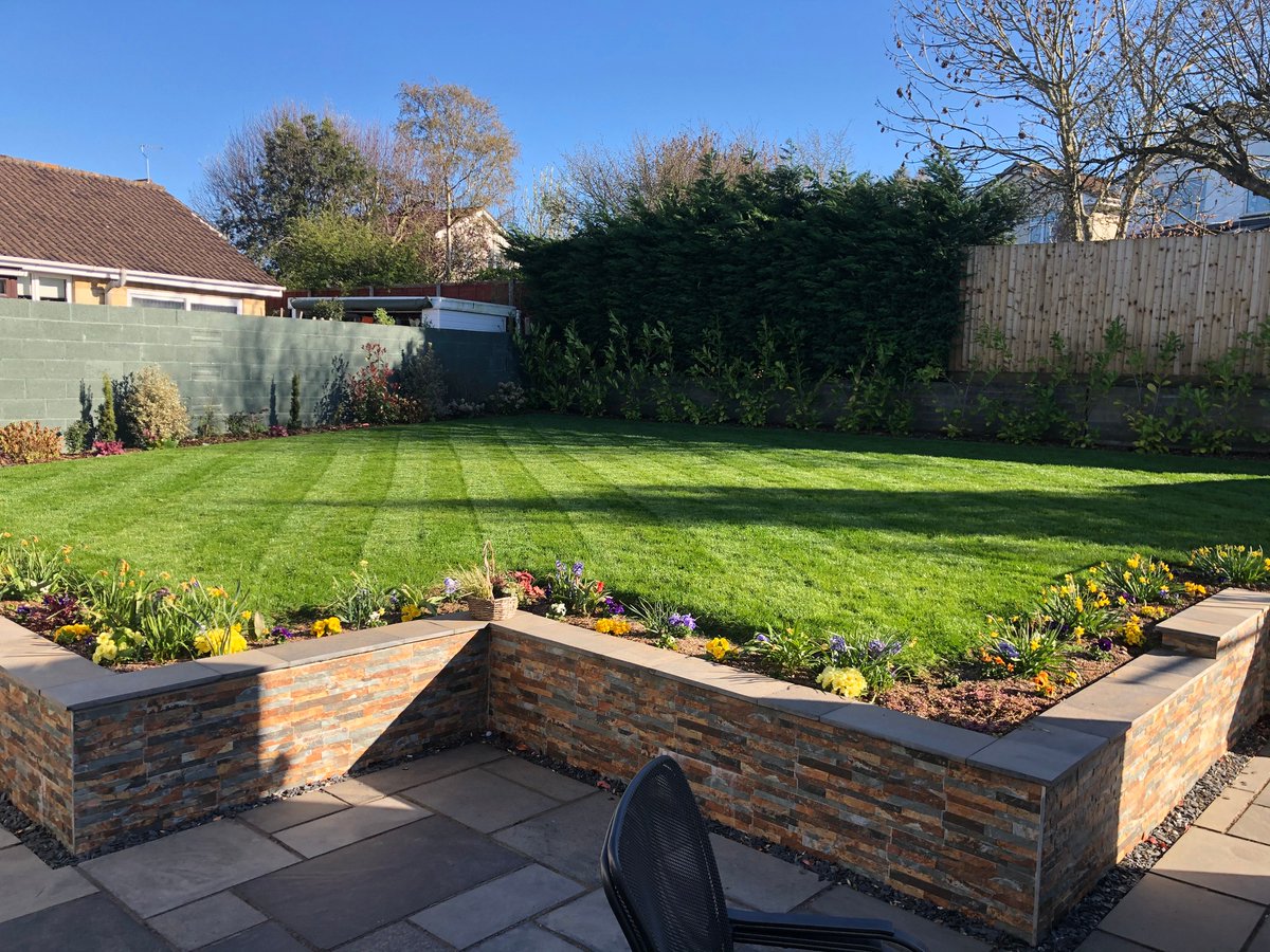 We are welcoming Spring with open arms 🤗 Here's our #SpringLawnCare Tips for a fresh-looking lawn ➡️ greenthumb.co.uk/blogs/news/spr… #LawnCare #LawnLovers
