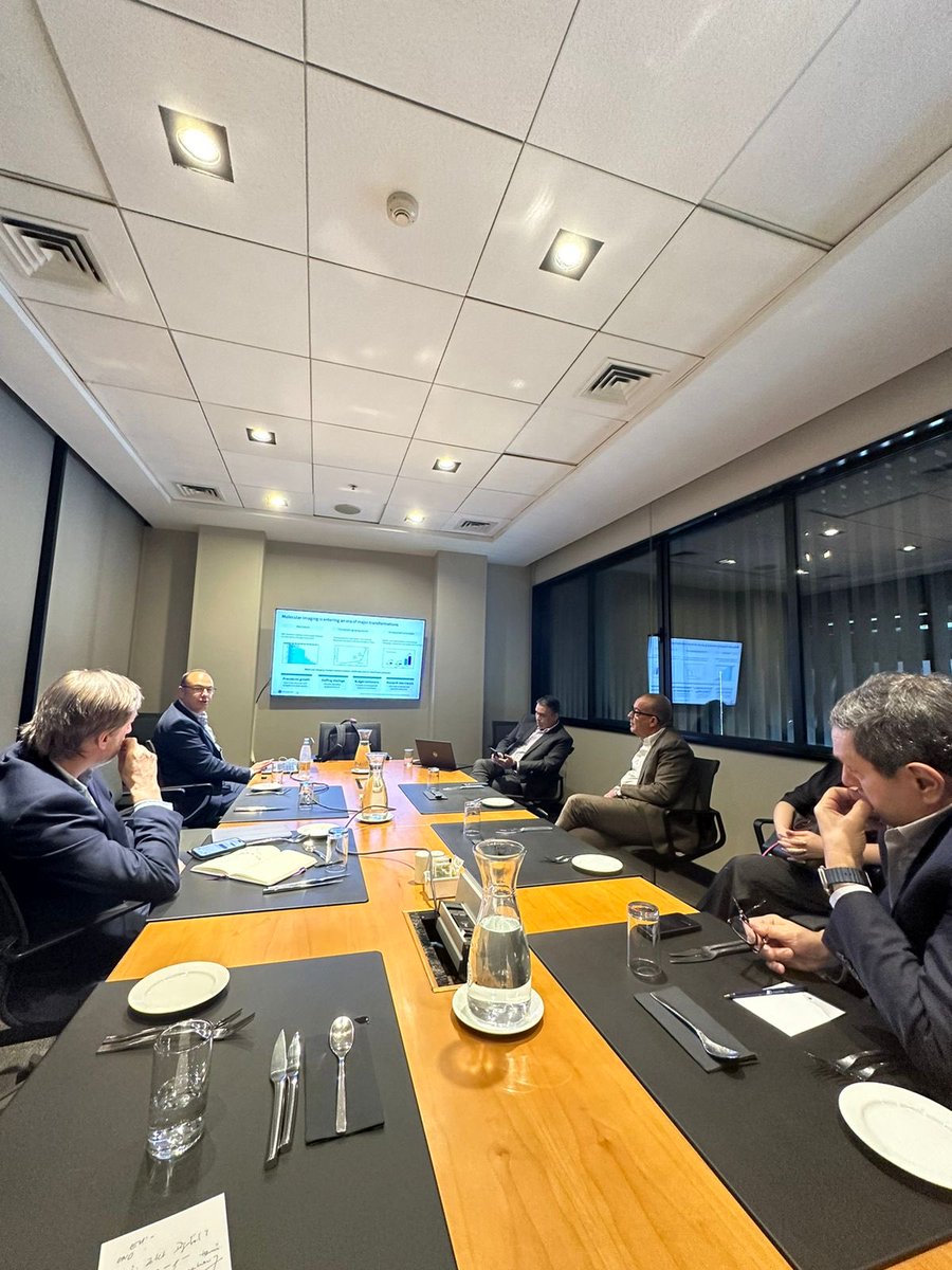 Excelente reunión hoy en Santiago de Chile con el equipo de GE de Imágenes Moleculares Nos estamos preparando para el futuro y planeamos expandir nuestra oferta de radiofármacos para diagnóstico y tratamiento en los próximos meses. ¡Avanzando juntos hacia la innovación en salud!