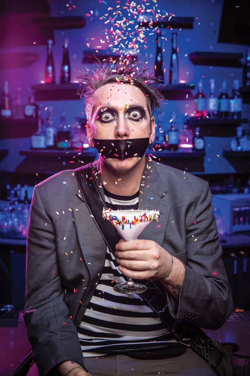 Did you catch this shot of @TapeFaceBoy with the Cookie Martini from Centrifuge at @MGMGrand? 🍪🍸 Peruse the rest of this exclusive photo shoot here: lasvegasmagazine.com/entertainment/…