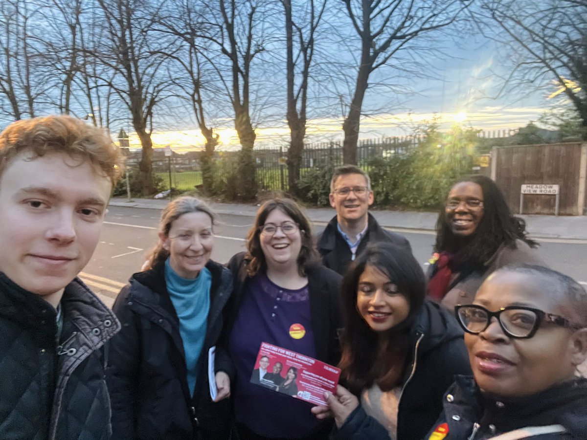Lovely spring evening talking to residents in West Thornton.🌹 Lots of anger at Conservative Mayor putting up Council Tax by 20% in less than two years. ❌