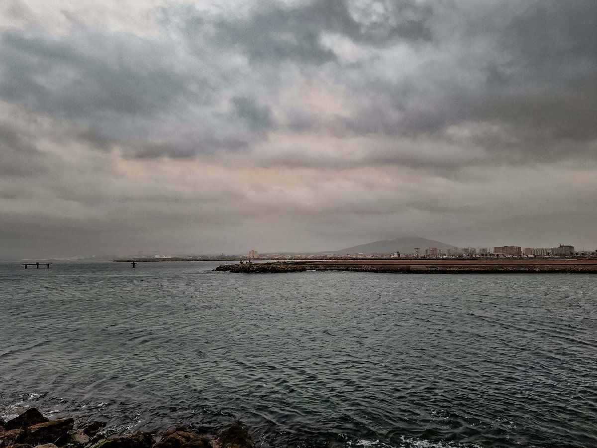 Unusual skies across the Bay of Gibraltar #Gibraltar & airstrip. #PHOTOS #PhotoMode #photography #Weather