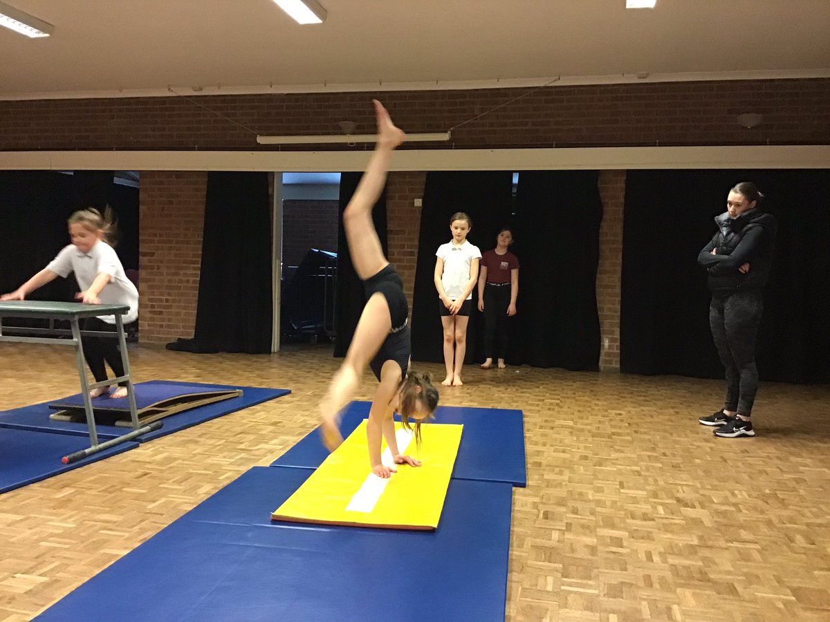 It was week 3 of the gymnastics after school club with Jazz from Little Springers, the children had a great time @MeltonBelvoir @YourSchoolGames 😊👏🤸🏽🤸‍♀️