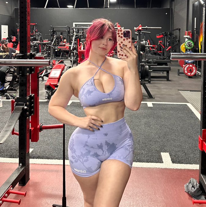 Watch Jenn's leaked NSFW photo on TwXstars