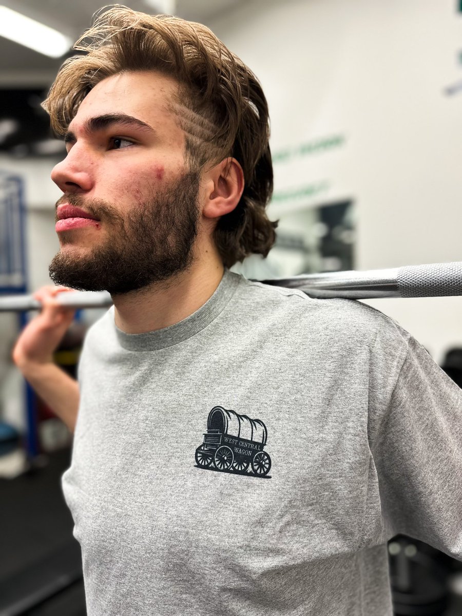 KlippersHockey's tweet image. The boys are looking sharp in their latest #WestCentralWagon playoff apparel!

Thanks to Lynco Hot Oilers for hooking the boys up! 🔥🛢️

#SJHL | #WestCentralWagon