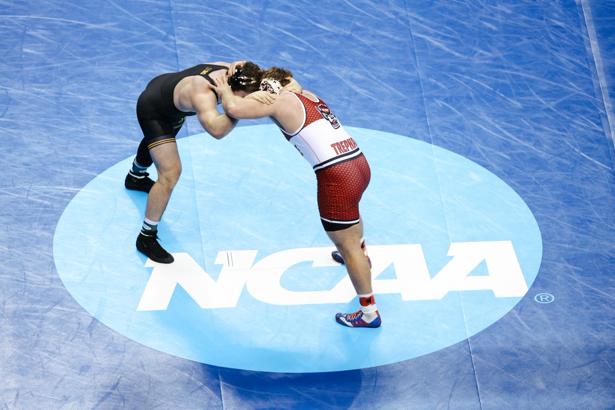 Hawks_Wrestling's tweet image. 💪💪💪

285 | #25 Bradley Hill dec. #8 Owen Trephan (NC State), 4-2 

#Hawkeyes