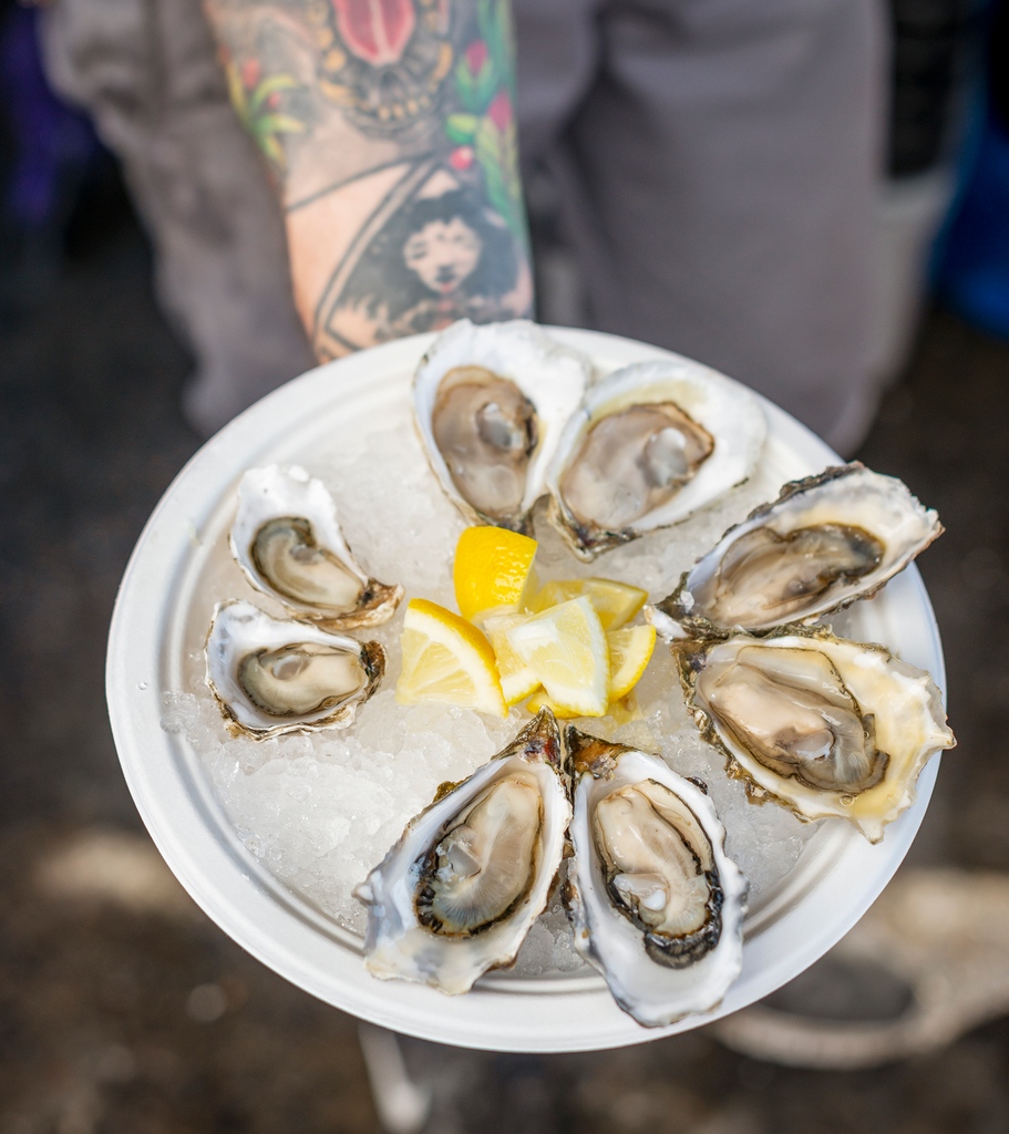 Forecast this weekend looks alot like fresh 'sters! 🦪 Pick up some oysters from our tent in the @foodwise Farmers Market at the SF @ferrybuilding this Saturday from 8AM-2PM! Slurp 'em on the spot or take a bag to go and shuck 'em anywhere you'd like!