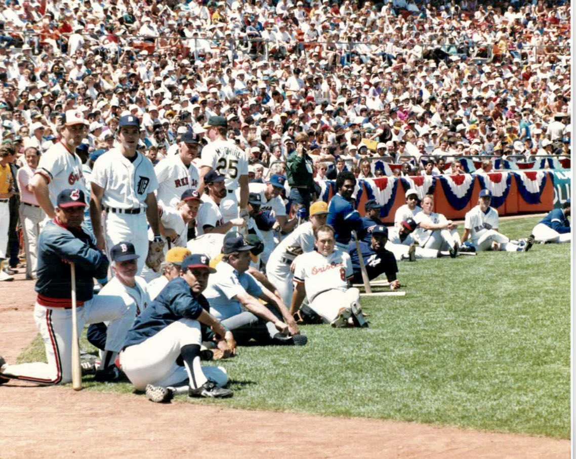 Man, the Coliseum was a glorious setting for baseball! How many of these guys can you name from the '87 All Star Game in Oakland?