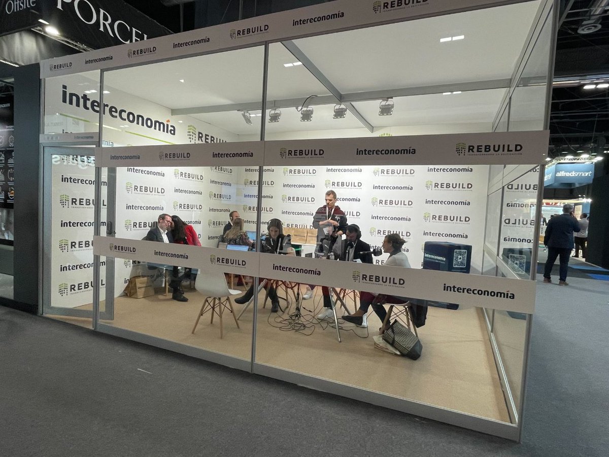 rintereconomia's tweet photo. 🎙️Finalizó el último día #endirecto en @rebuildexpo, con más entrevistas exclusivas a representantes del sector #construcción, en A Media Sesión
¡Si te las perdiste, vuelve a escucharlas en nuestra web!➡️https://t.co/IkpZvawIQK
#intereconomía #rebuild2024 #edificacionsostenible https://t.co/lIJp1hAH2b