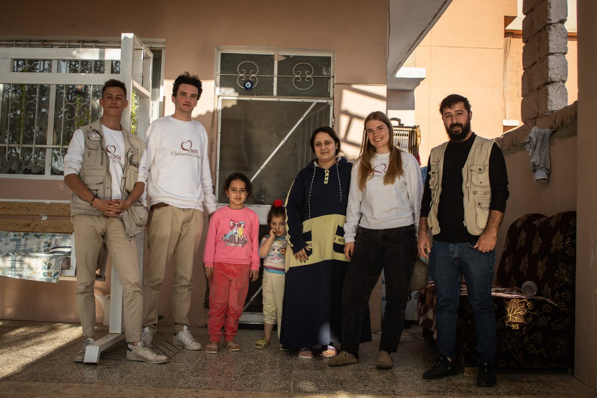 SOSCdOrient's tweet image. 🇮🇶 Les volontaires souhaitent une excellente fête à Rena et à toutes les autres mères d'#Irak.
🙏 Que le Seigneur protège ces femmes qui prennent à bras-le-corps leur rôle essentiel d'éducation et d'affection dans ce pays éprouvé.
#chrétiensdOrient