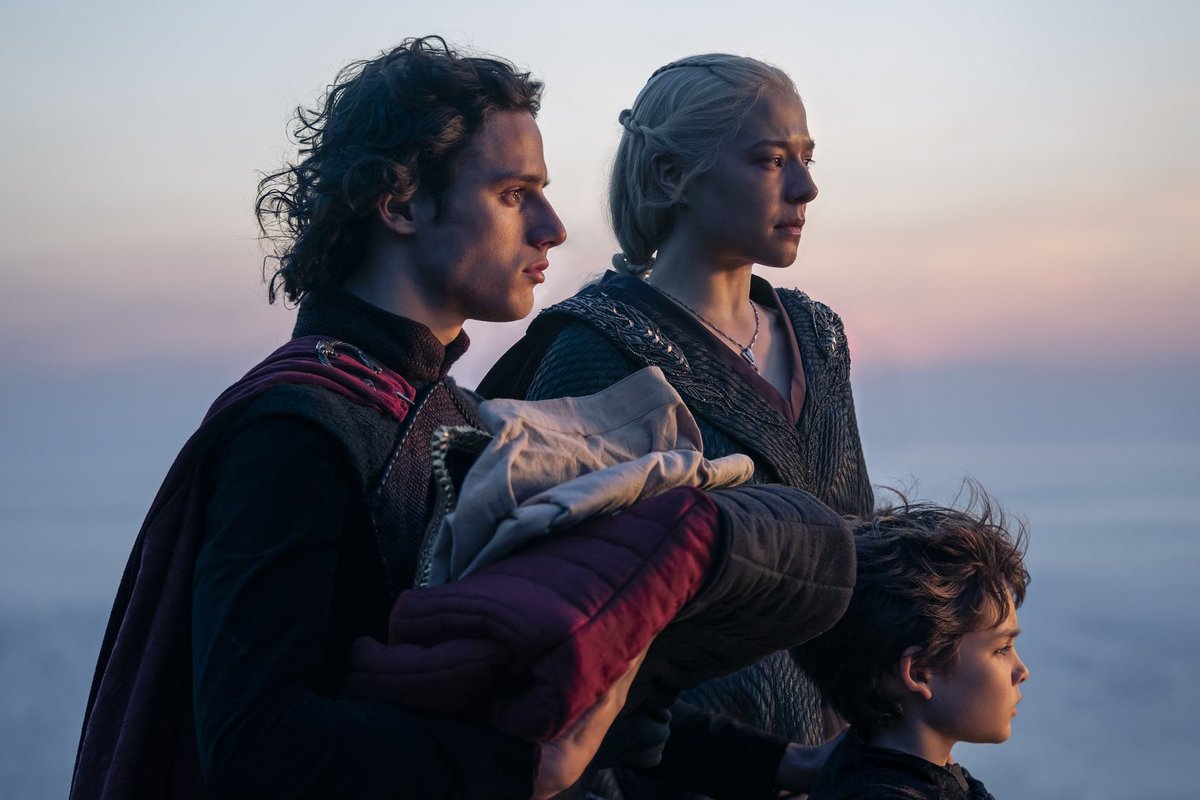wolfrstorm's tweet photo. O JACE, A RHAENYRA E O JOFFREY NO FUNERAL DO LUCERYS 😭😭😭😭😭 PELO DOS DEUSES EU VOU SOFRER MUITO NESSA TEMP https://t.co/Wh4uJo27kx