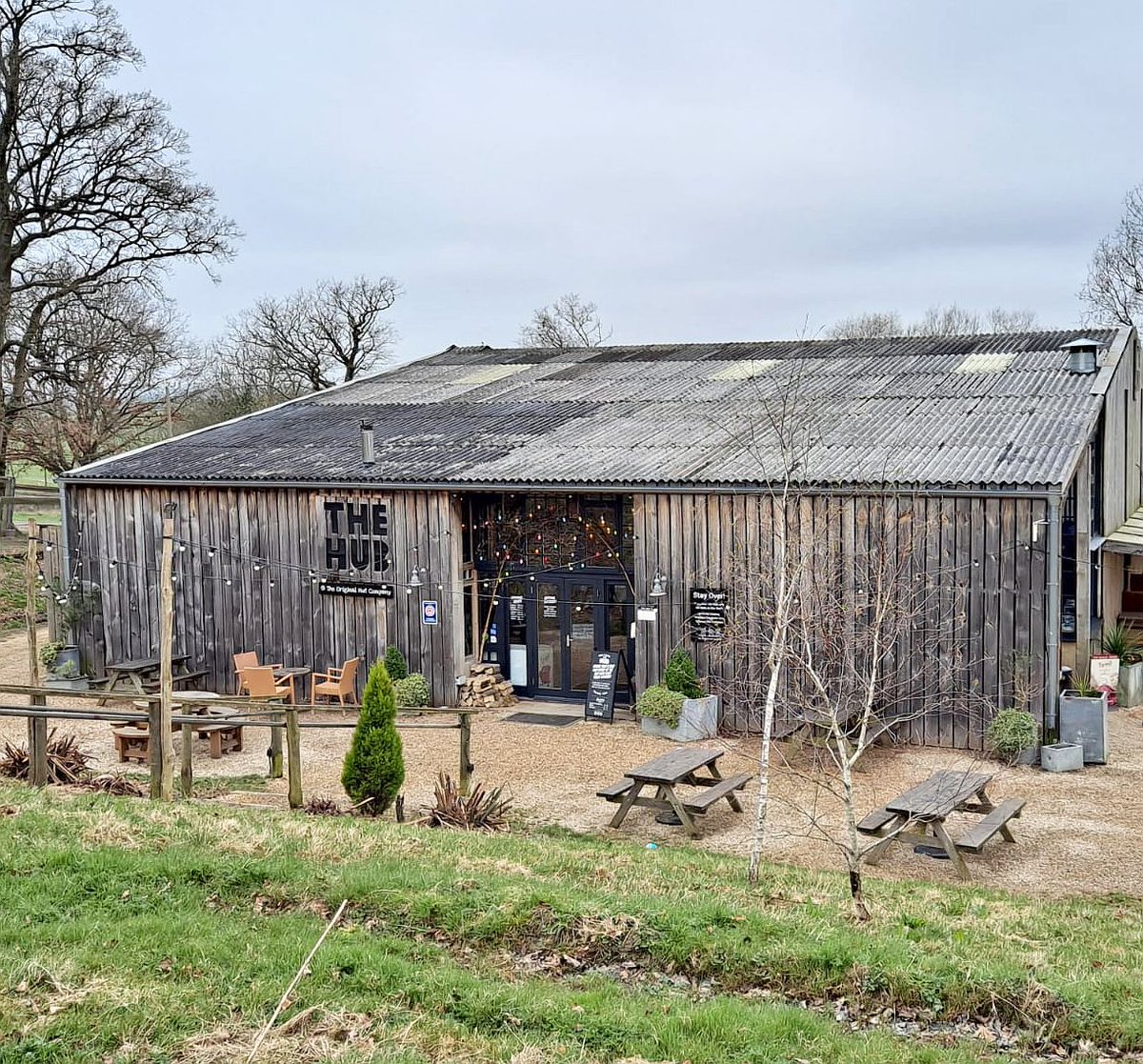 PippaDeeley's tweet photo. Last day for entries into our Spring sale is just one week away (Deadline 28th March).  Why not make an appointment to come and see us for a free valuation for sale and then, whilst on site here at Quarry Farm, drop into @TheHubBodiam who have opened back up TODAY! https://t.co/wQ1dqq8w3L