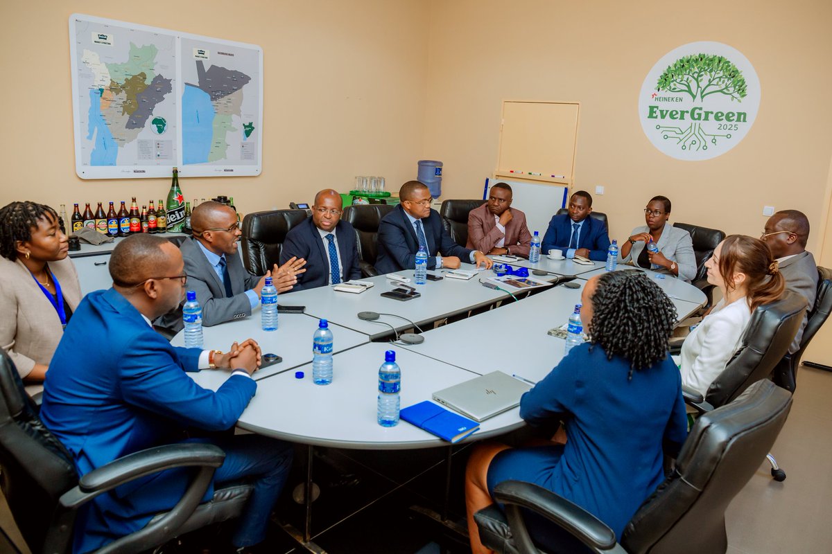 CRDBbankBurundi's tweet photo. ✨Our GROUP management paid a special visit to one of our esteemed customers, @brarudi_sa  Strengthening relationships and fostering growth together 💼🌟 

#CRDBBankBurundi
#BRARUDI 
#Partnerships 
#Customervisit https://t.co/AylMdQPk8u
