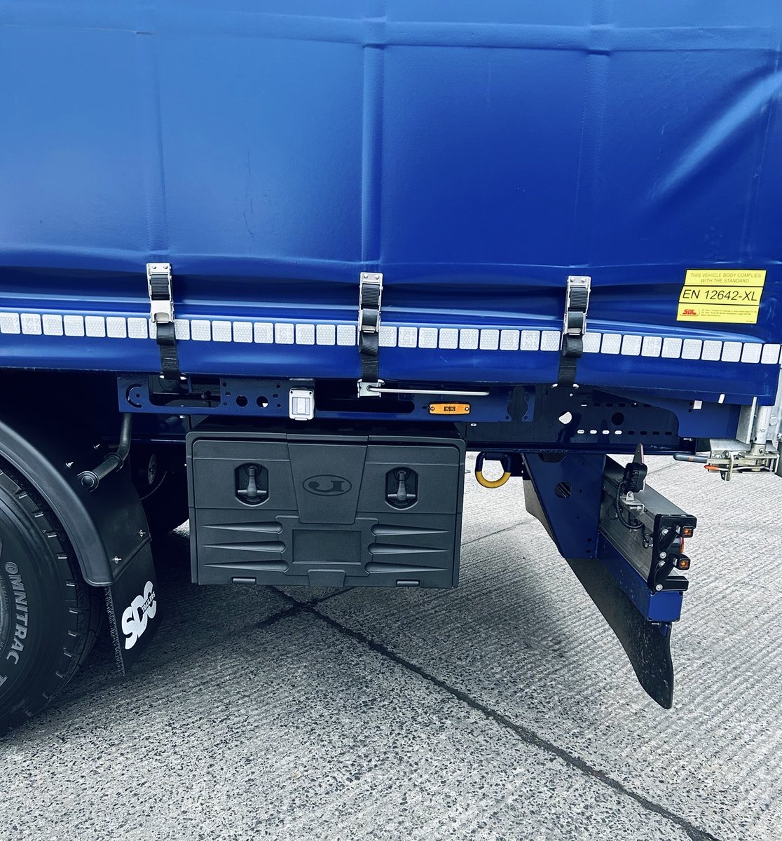 New EN 12642-XL Tri-Axle Curtainsider delivered to NDR Transport featuring a High-Quality spec and stunning finish. Best Wishes to Niall and Many Thanks for choosing SDC Trailers.