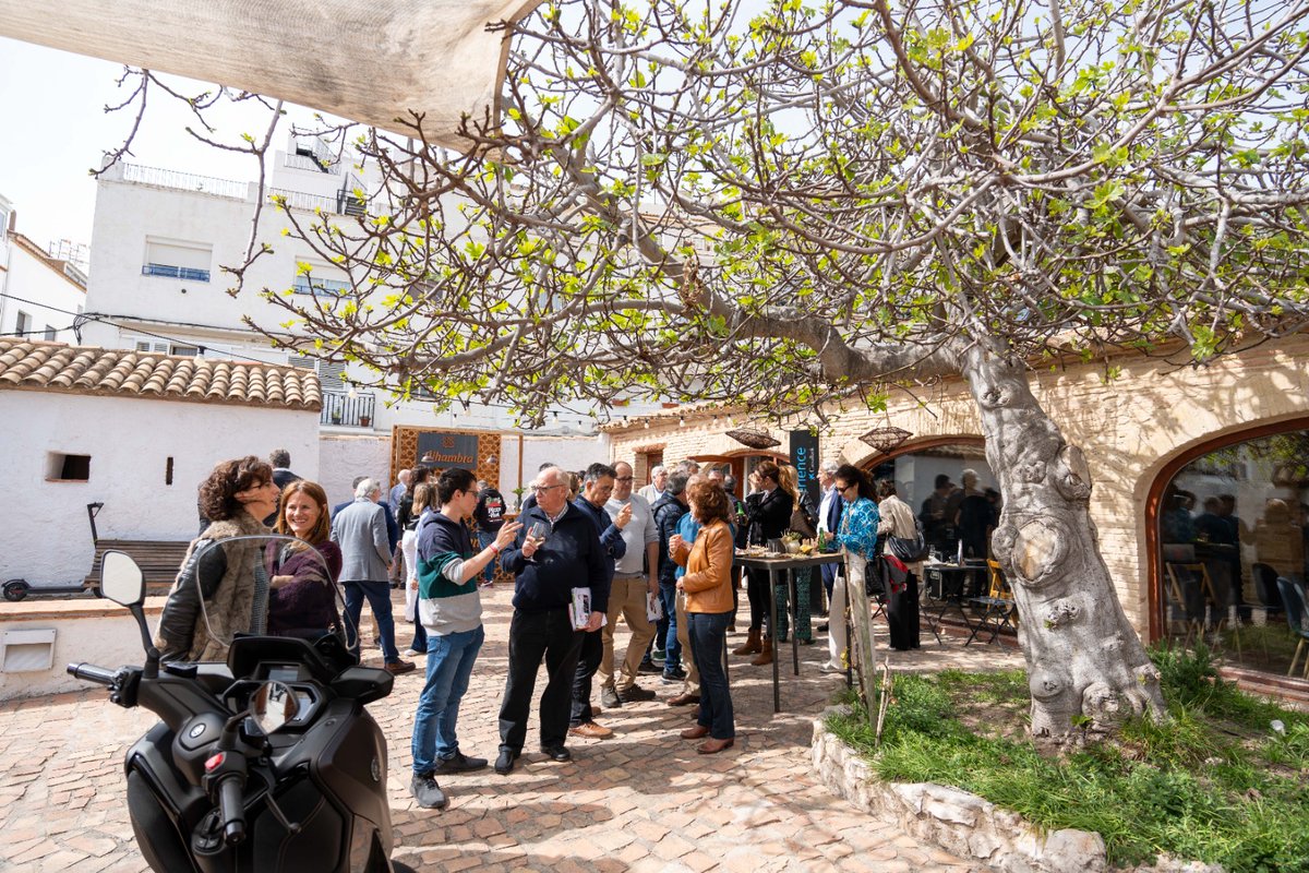 🎤 La presentació del cartell de la 7a edició del Festival Jardins Terramar de Sitges s’ha celebrat avui al Centre d’Interpretació de la Malvasia.
L’organització del certamen farà una donació per cada entrada venuda a la FHSBS, en marc de la celebració dels 700 anys d’història.