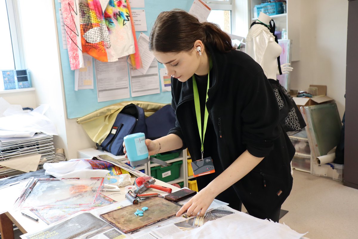 PipersSixthForm's tweet image. We caught up with some A Level Textiles students working on their chosen themes for coursework study. We particularly enjoyed learning about the influence of Ukrainian cultural identity and how the use of colours and textures support this focus. #PipersInspire #PipersArts