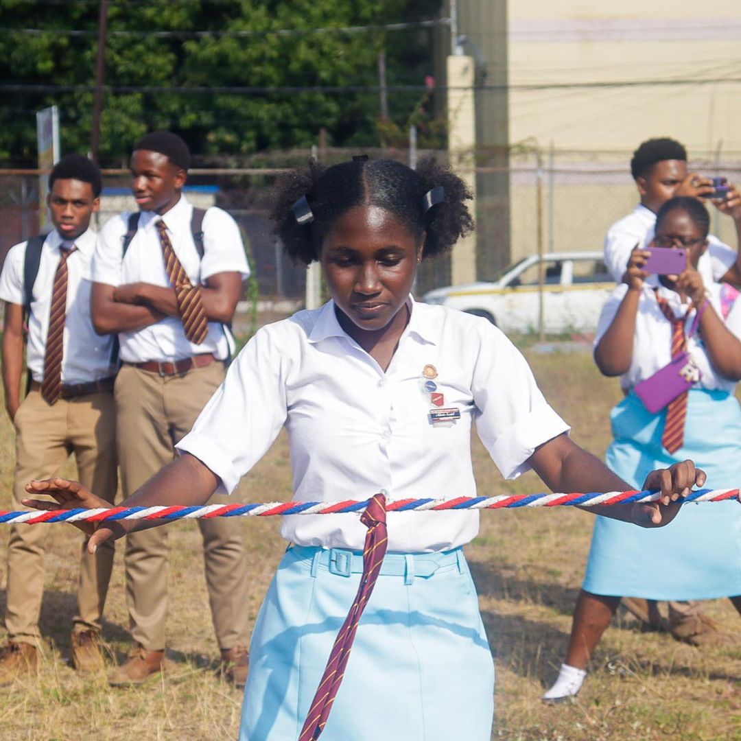 wolmersdotinfo's tweet image. Rarely-ever being the bearer of bad &amp;amp; negative news, it is with great sadness we have a moment of silence  &amp;amp; announce that in the Wolmer's 6th. Form 'Battle of the Sexes' Tug of War, the Girls' prevailed.... easily!🙈