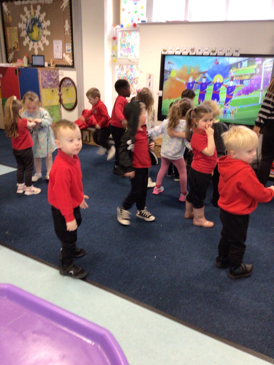 Dosbarth Gwdihw Part time morning children had a fantastic time at our mini disco this morning. All the children enjoyed and danced away to the music in the classroom. #easterdisco