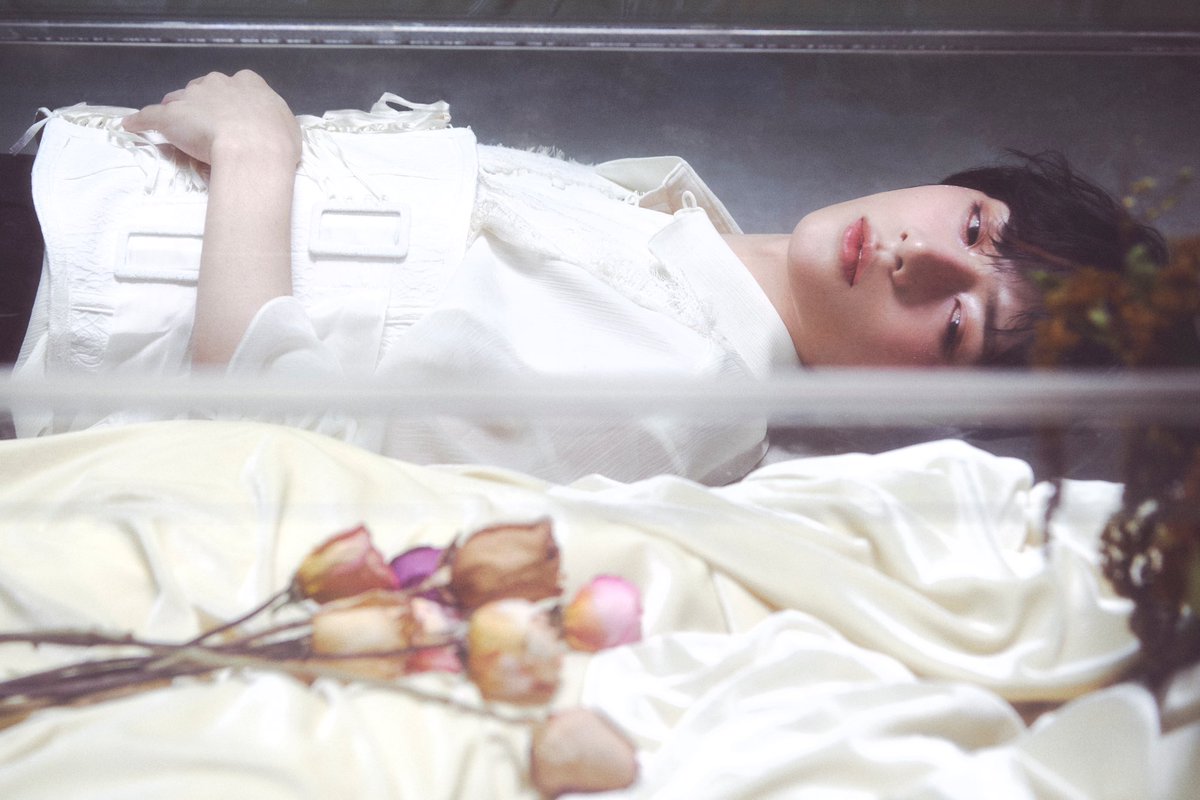 bomkue's tweet image. someone DlED and they're serving cvnt