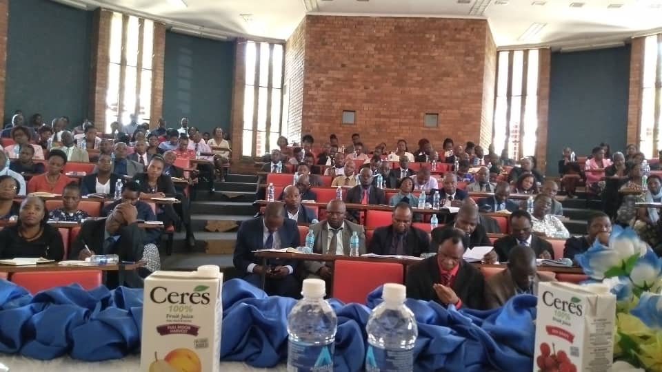 @MoPSEZim Minister, Hon. T. Moyo yesterday met staff members from Head office and Harare province at the Mount Pleasant auditorium as he continues on his thrust to engage all stakeholders articulating his vision and getting feedback on Ministry policies. @taundoro @InfoMinZW