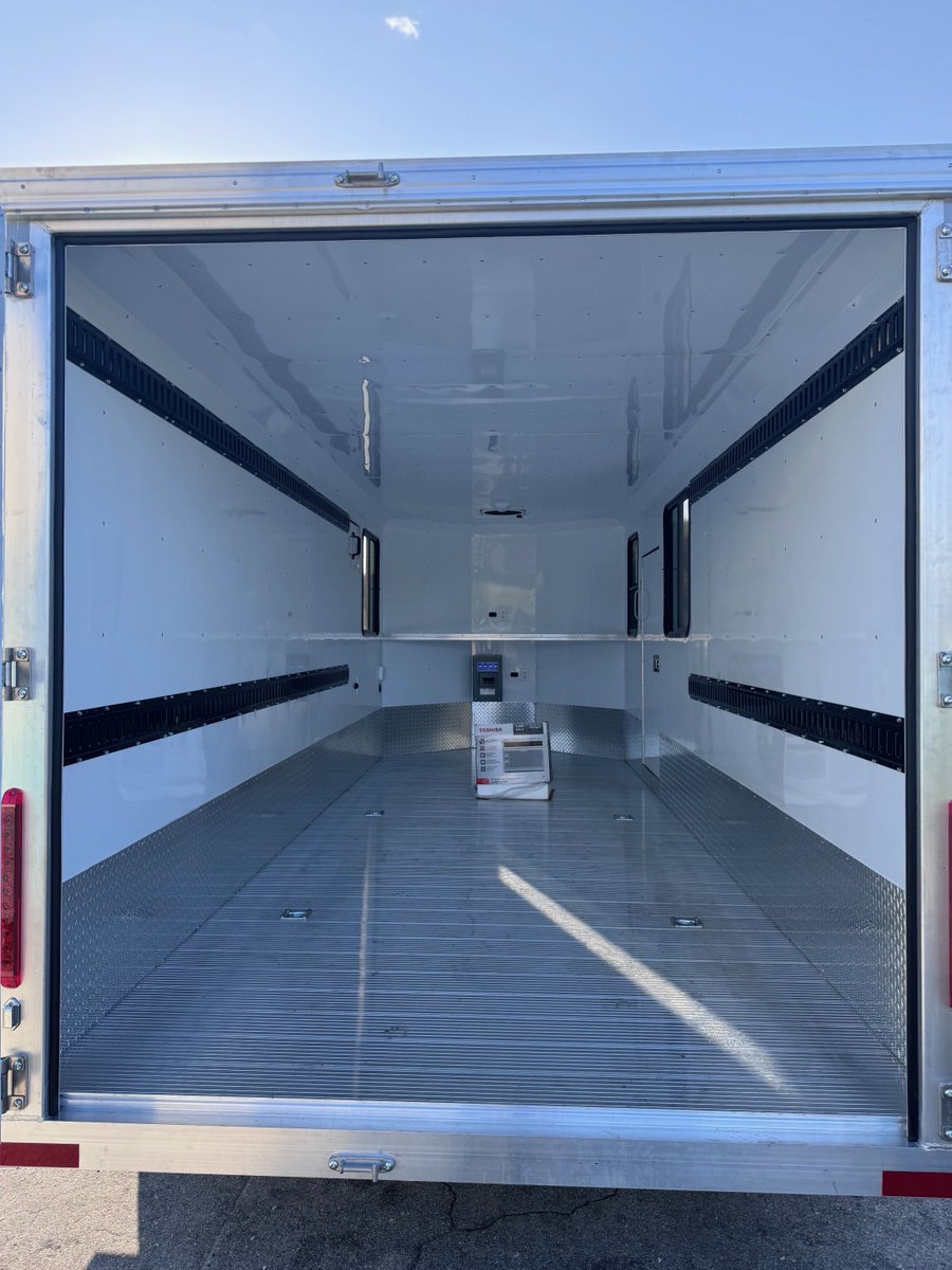 weerolltrailers's tweet photo. This custom 2024 Nomad 18 XW XXT by WeeRoll came out BEAUTIFUL!! Congrats to the Kowalski's on their new #HomeAwayFromHome!
#weeroll #nomad #travel #customfabrication #aluminum #adventuretime 

https://t.co/i6CqRgWMYd https://t.co/qDZgEFiJoq