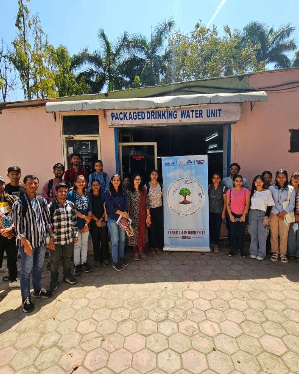 On the eve of #worldwaterday students of #BarkatullahUniversity visited Lal Ion Exchnage to know various steps involved in packaged drinking water. The visit was jointly organized by Bureau of Indian Standards and Department of Environmental Sciences and Limnology. 
@UN