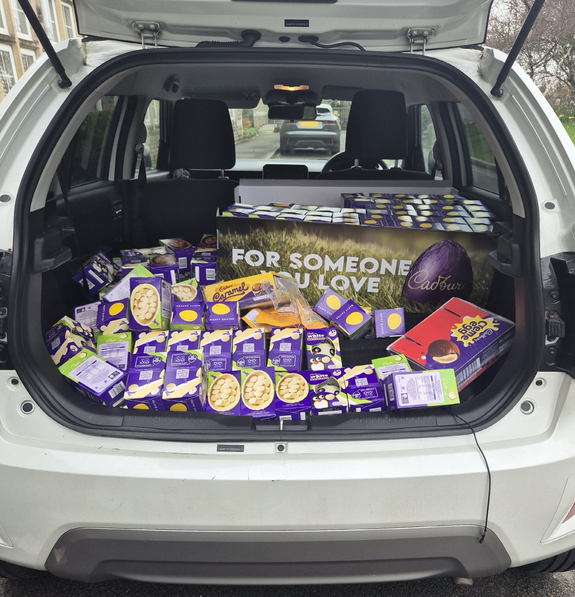 Thank you so much to members of the Penybont Masonic Lodge for donating Easter eggs and sensory items to pupils at our school. Pupils had an 'eggs'hilarating time looking for them during our annual Easter Egg hunt and were visited by the Easter Bunny!! Pasg Hapus!