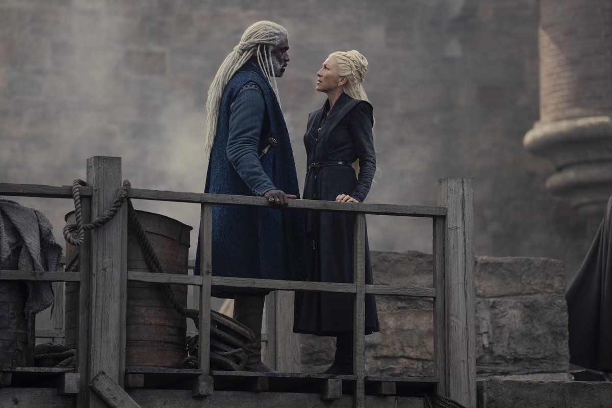 New still of Lord Corlys Velaryon and Princess Rhaenys Targaryen in ‘HOUSE OF THE DRAGON’ Season 2
