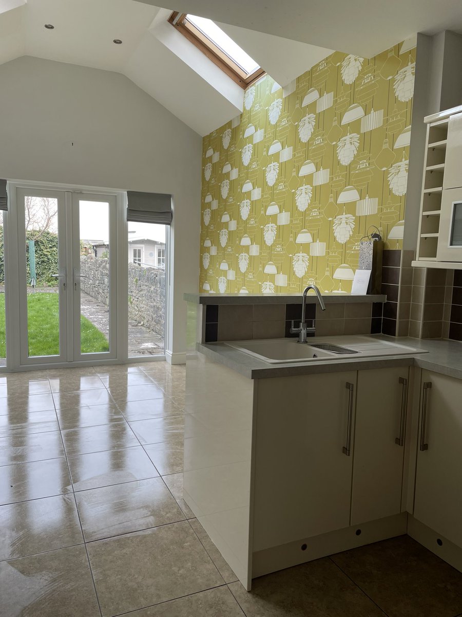 🌟 Deep Clean 🧼✨Before and After pictures of today’s Kitchen area! Who's up for the challenge of tackling their oven grime? 🙋‍♂️ Drop a 🧼 in the comments if your oven is in need of some royal treatment! Let us give your kitchen and ovens the attention it deserves 💪✨