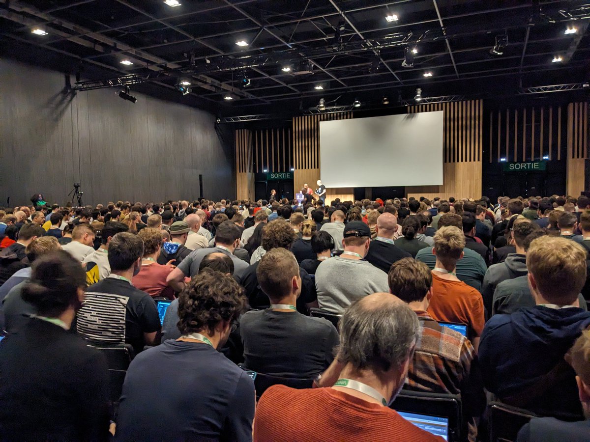 A COMPLETELY PACKED room for @thockin & @dims' 'Kubernetes Maintainers Read Mean Comments!' Literally not a seat free in the house!