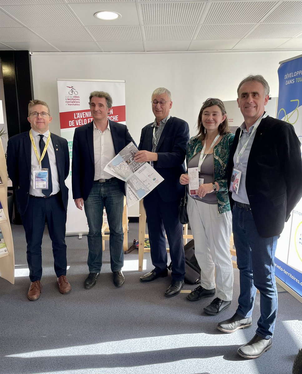 Visite officielle des collectivités accueillantes sur le stand du Club <a href="/EricPiole/">Eric Piole</a> et <a href="/cferrari_38/">Christophe FERRARI</a> en présence de <a href="/JacquesFernique/">Jacques Fernique</a> co-president du club des élus nationaux pour le vélo !