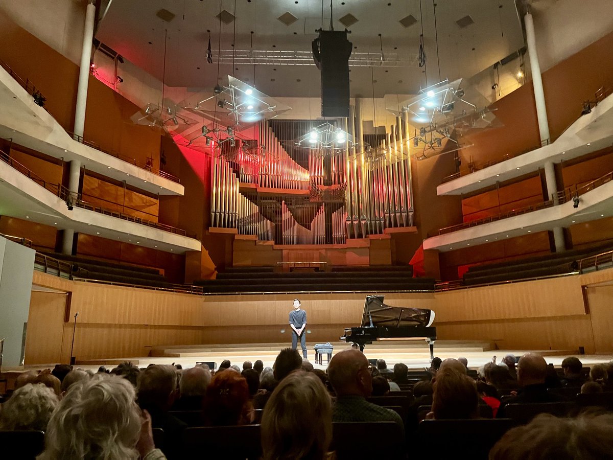 What a fantastic concert given by pianist Victor Lim ⁦⁦@BridgewaterHall⁩ earlier today. As a former teacher, couldn’t be more proud and simply enjoyed every second. Music by Debussy, ⁦@missymazzoli⁩ and Rachmaninoff. Bravo ⁦⁦@victor_lim94⁩ 👏