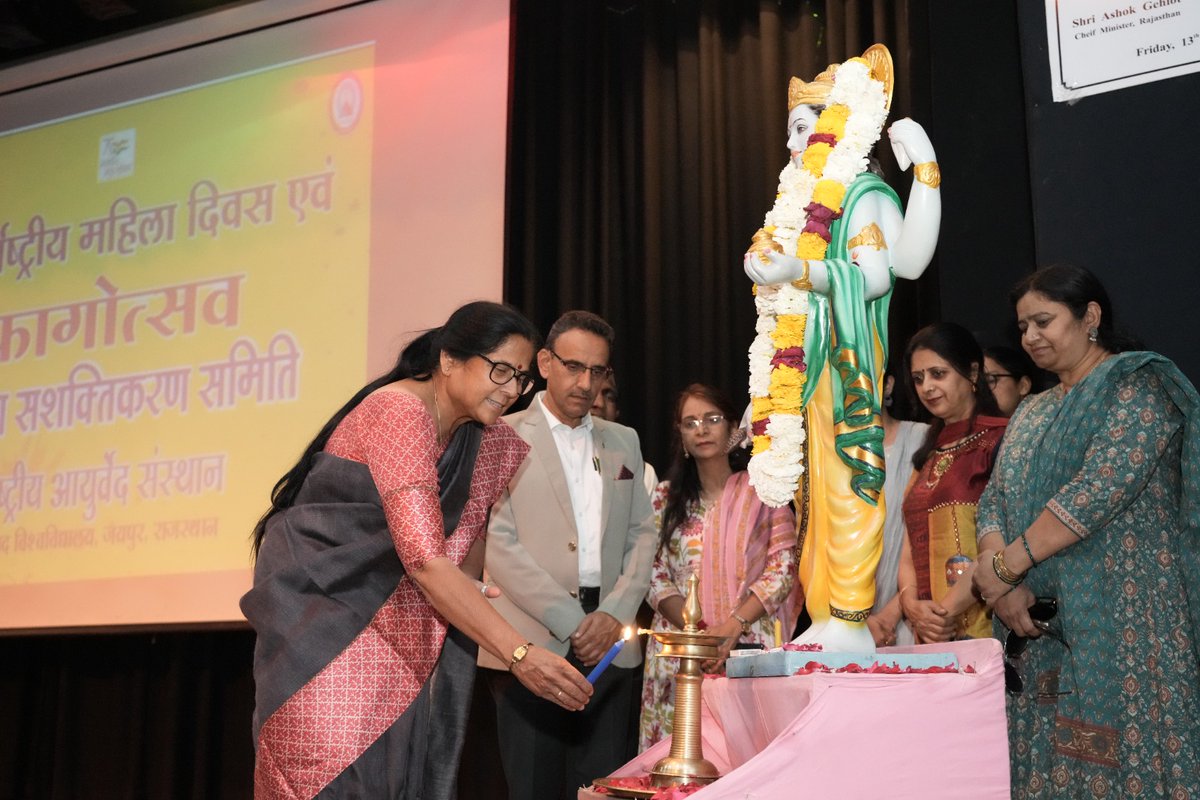 NIAJaipur's tweet photo. राष्टीय आयुर्वेद संस्थान (मानद विश्वविद्यालय) जयपुर में
"फागोत्सव" एवं अंतर्राष्ट्रीय महिला दिवस के अवसर पर मार्च माह में आयोजित विभिन्न गतिविधियों के समापन समारोह का आयोजन सभागार भवन में किया गया।
#InternationalWomensDay2024
#HoliCelebration
#fagotsava
#ministryofayush https://t.co/6qcGO3mSfE